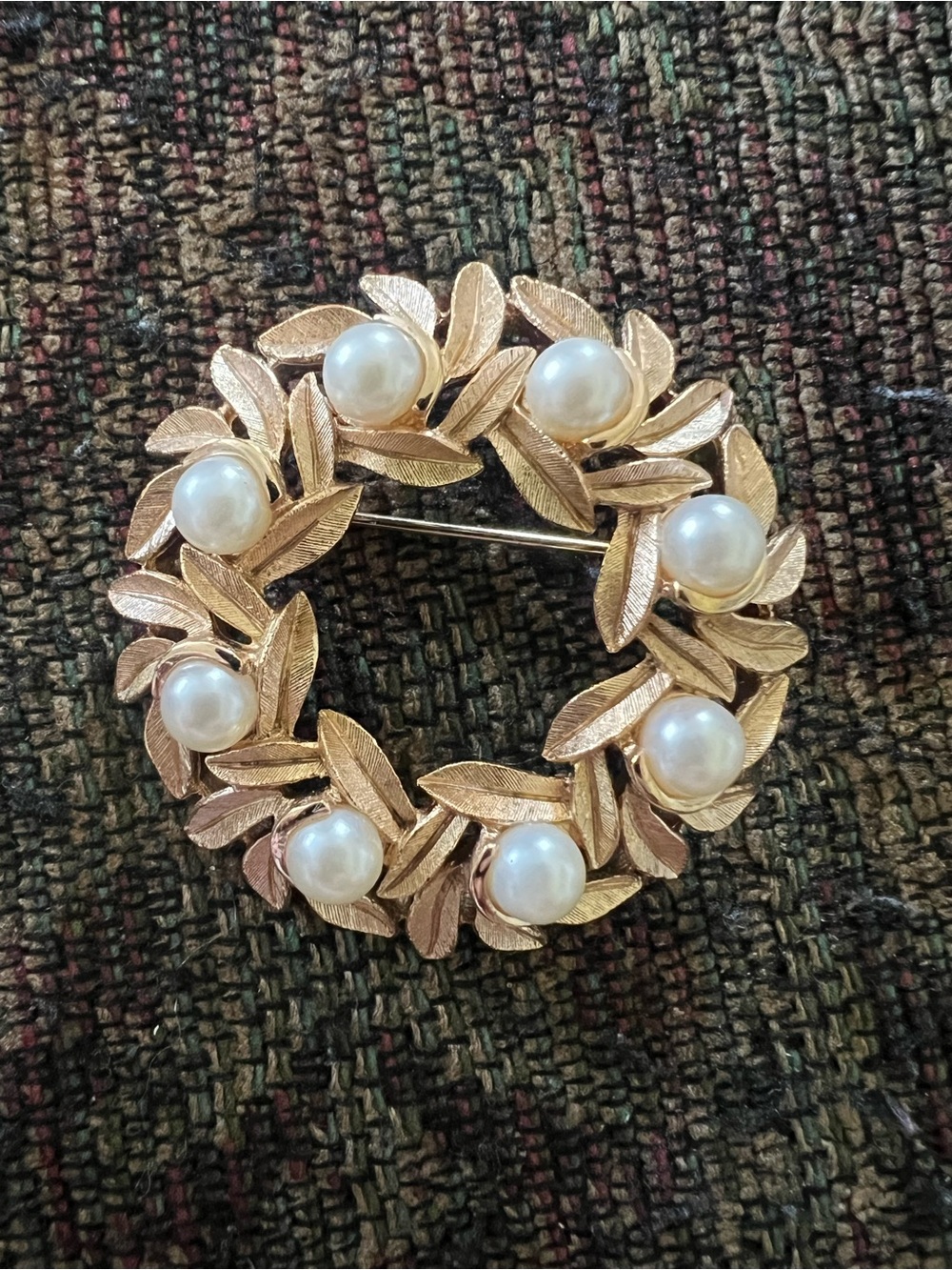 Vintage Avon Wreath Brooch - Classic Women's Jewelry